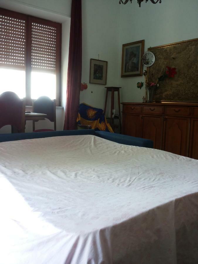 Luce Di Alloggio in famiglia Napoli